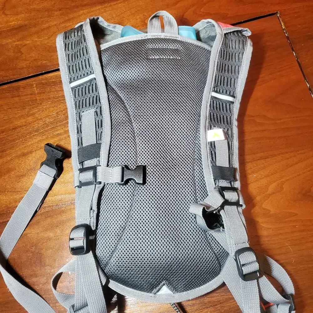 Teton Sports Oasis 1100 Hydration Backpack 18L Daypack Camo Hiking Pack Bladder